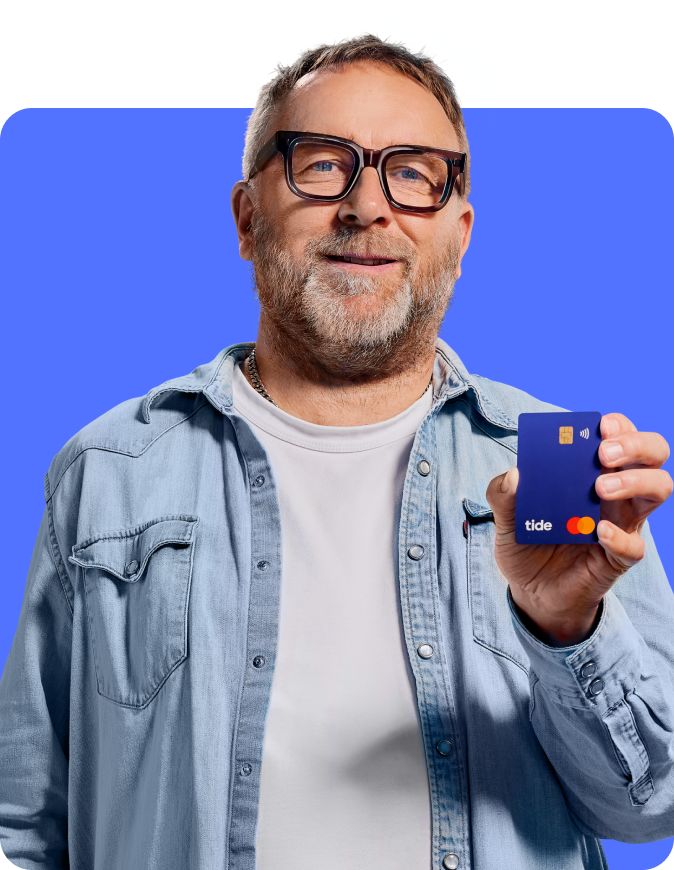 Unternehmensberater mit Tide Mastercard
